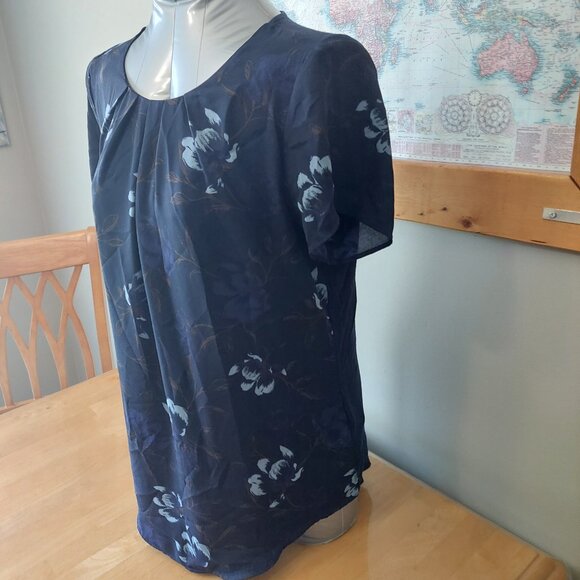 Camber & Grace Short Sleeved Top Navy Blue with Floral Pattern Women's M - Picture 3 of 8